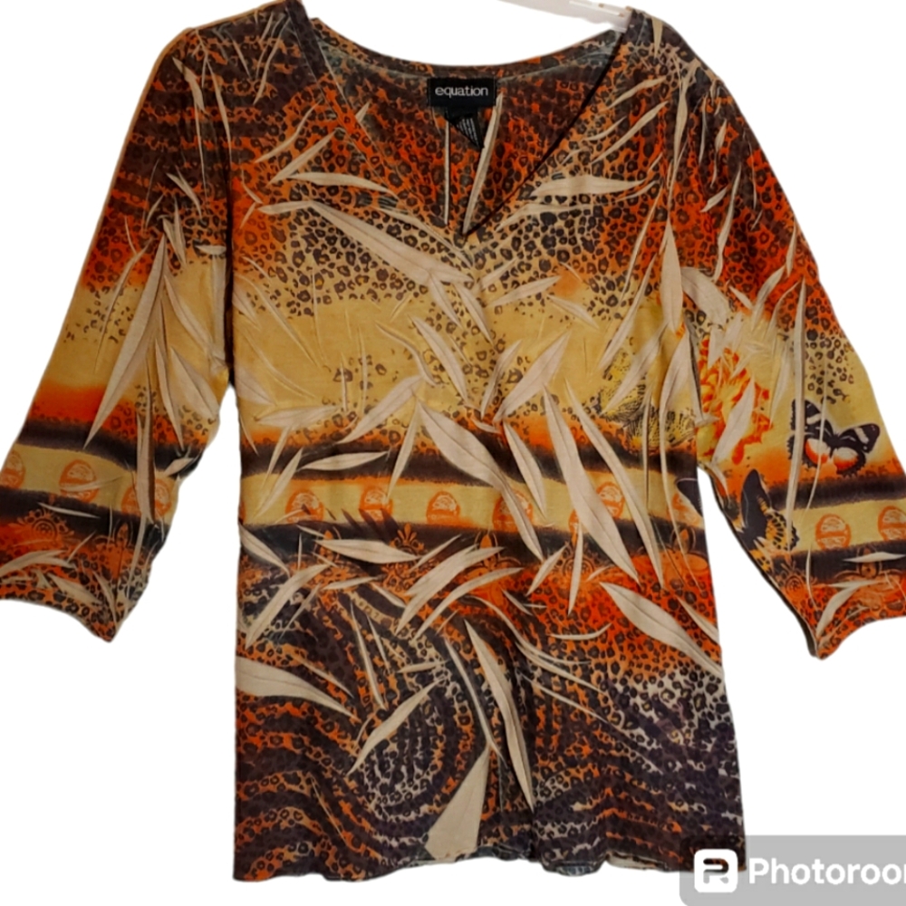 Equation women's medium geometric print v-neck long sleeve pullover blouse. 3098